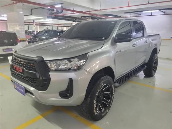 TOYOTA HILUX 2.8 D-4D TURBO DIESEL CD SRV 4X4 AUTOMÁTICO TOYOTA HILUX 2.8 D-4D TURBO DIESEL CD SRV 4X4 AUTOMÁTICO